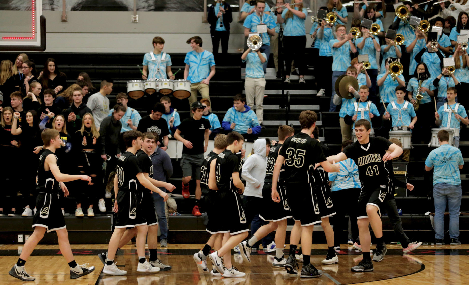 Onalaska Luther vs. La Crosse Aquinas